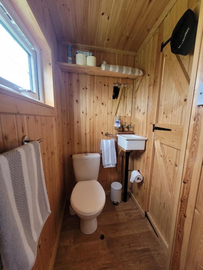 The Shepherds Hut At Forestview Farm Greenisland エクステリア 写真