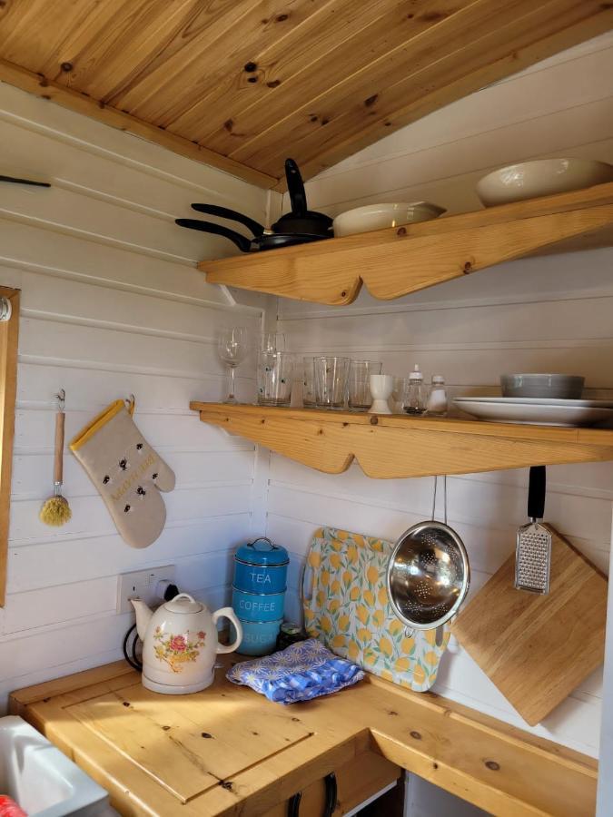 The Shepherds Hut At Forestview Farm Greenisland エクステリア 写真